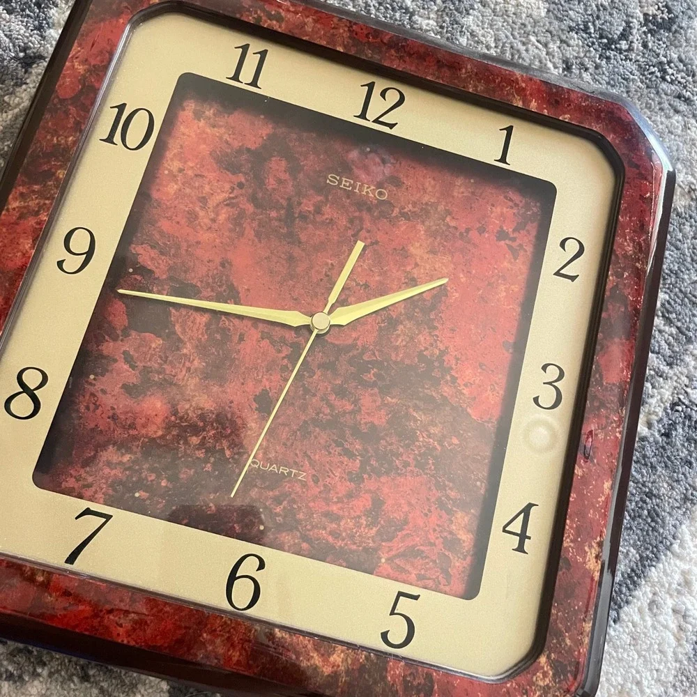 Seiko Quartz Wall Clock Vintage Red‎ Marble Burl Wood Style Square 11.5in